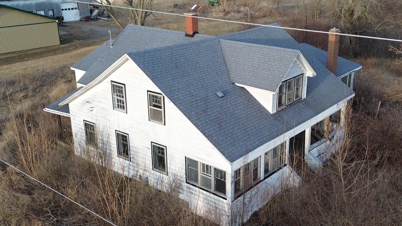 What’s inside this ABANDONED 200 year old house?