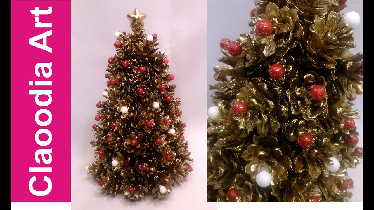 Рождественская елка с шишками