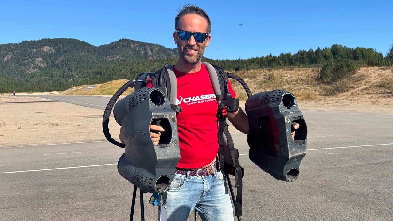 GRAVITY FLYING JET SUIT, synchro RC JET and full interview!!