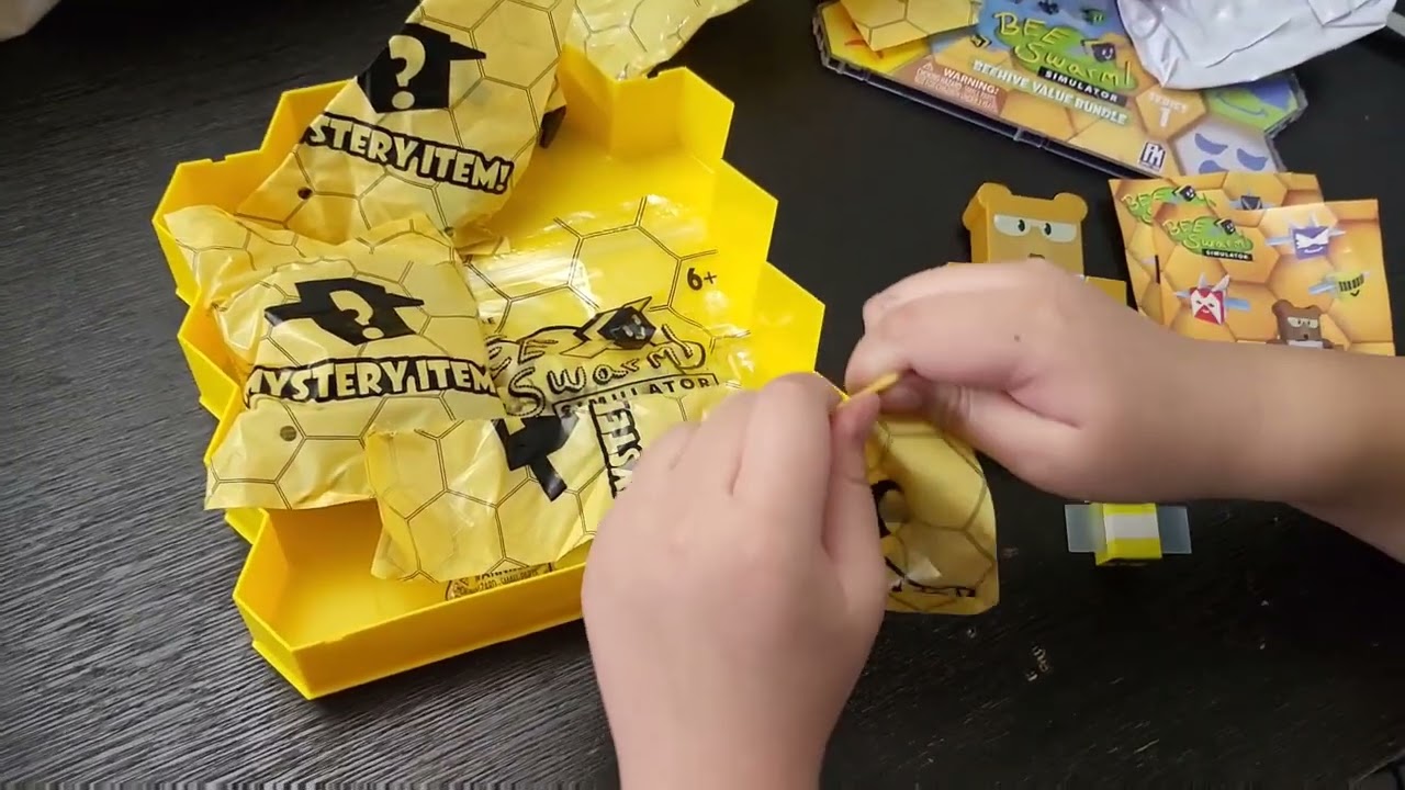 Bee Swarm Simulator Beehive Value Bundle #mystery #item #spongybro99 #toy #unboxing #characters