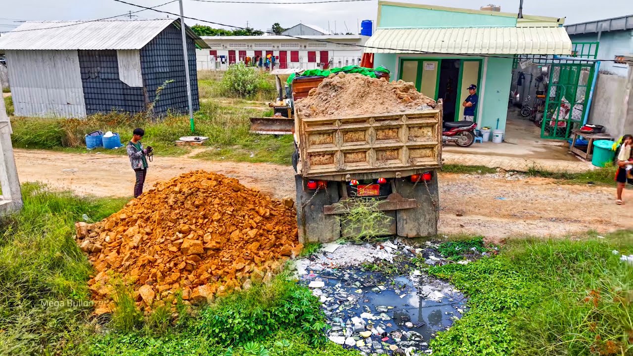 First Starting A New Project! Filling Land By Bulldozer Komat'Su D20P Push soil with 5Ton Trucks