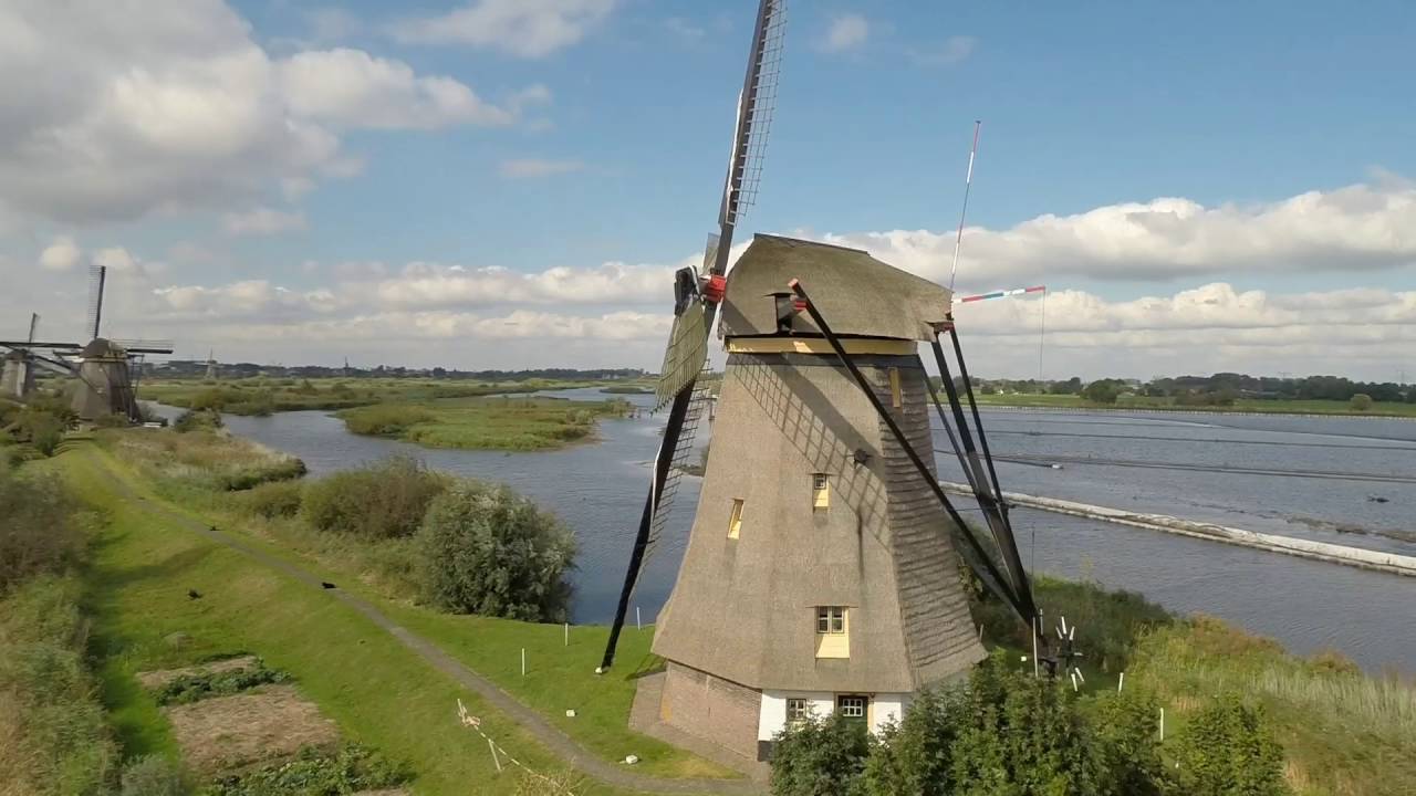 UNESCO Werelderfgoed: Molens van Kinderdijk by drone.