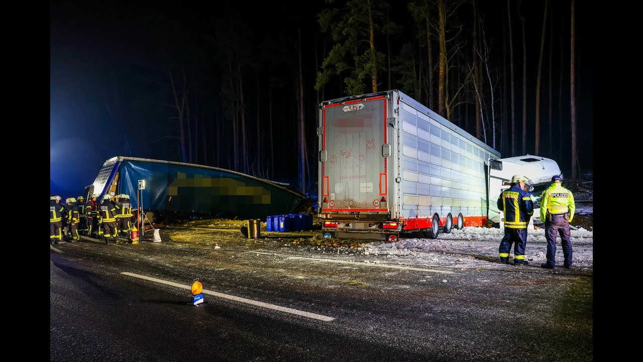 Spiegelglatte Piste auf der A10 Schwerem Lkw Crash