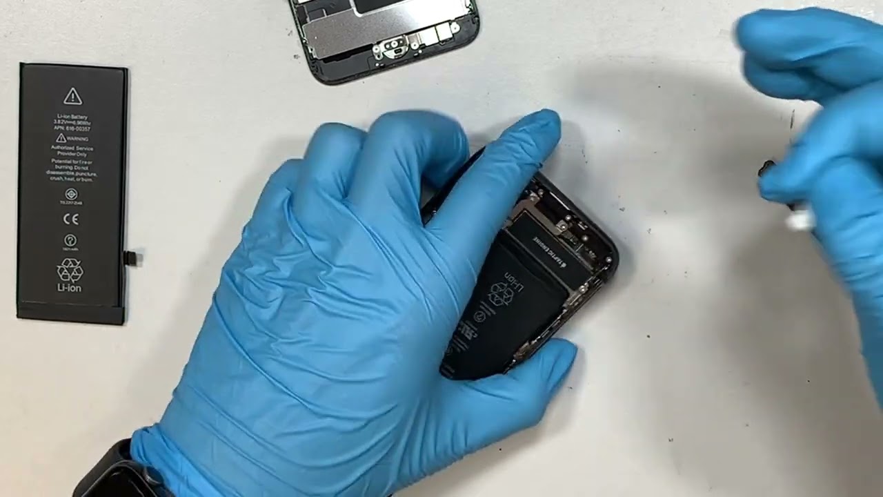Замена аккумулятора iPhone 8