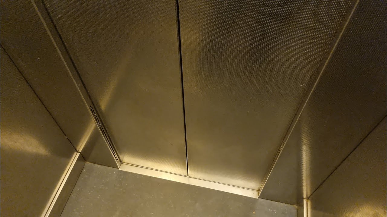 Fahrstuhl Flohr OTIS im Wohnhaus Großflecken 46 Neumünster (Selcom)