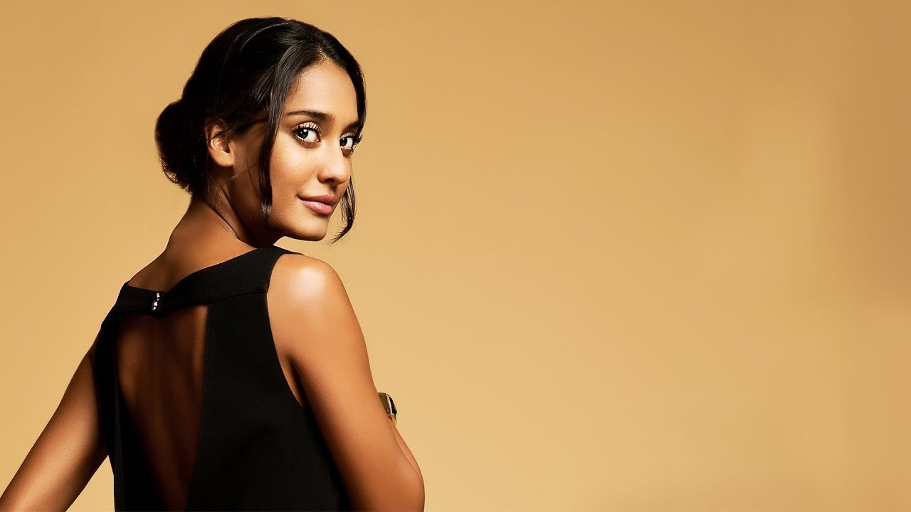 Actress Lisa Haydon sharing her Fashion Persona with Style Mynt