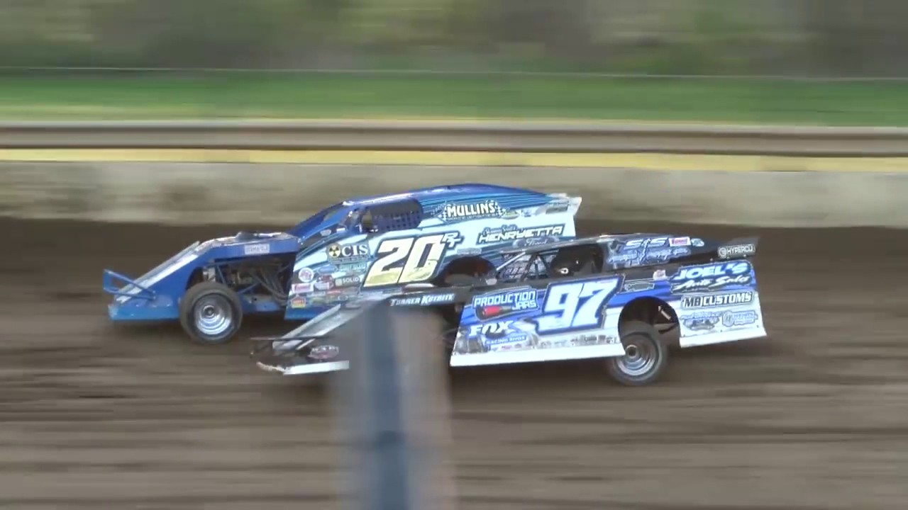Thornton vs. Dillard in &ldquo;The Cage&rdquo;