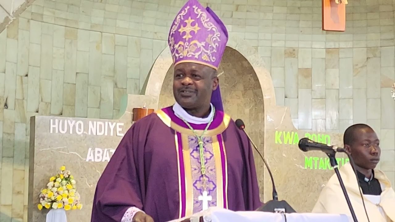 Baba Askofu Oseso awasihi wakristu wachumue muda na kuwaombea Mapadri ili wapate NEEMA yakuendelea