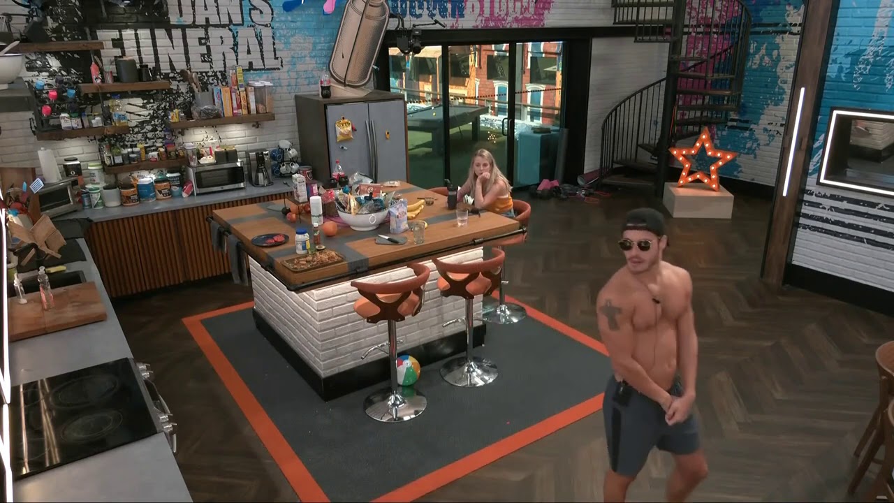Nicole/Cody talk about rogue votes, Enzo joins and they talk about possible Team America