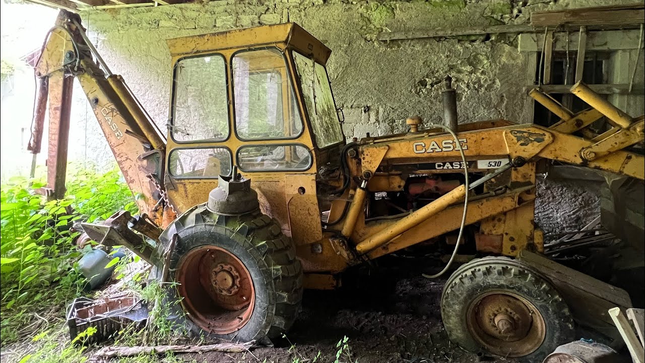 Je trouve un tracteur et une pelleteuse dans cette grange abandonnée !!! URBEX