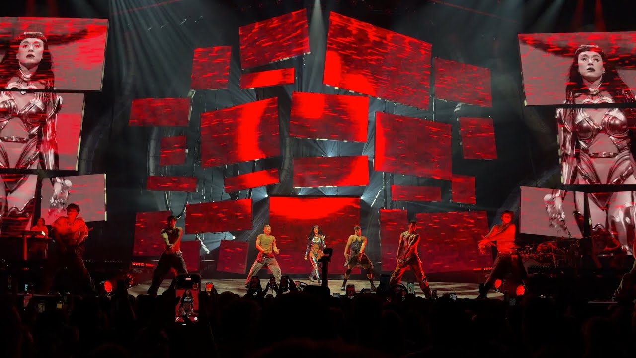 Katy Perry Lifetimes Tour London Night 1 Teary Eyes/Dark Horse