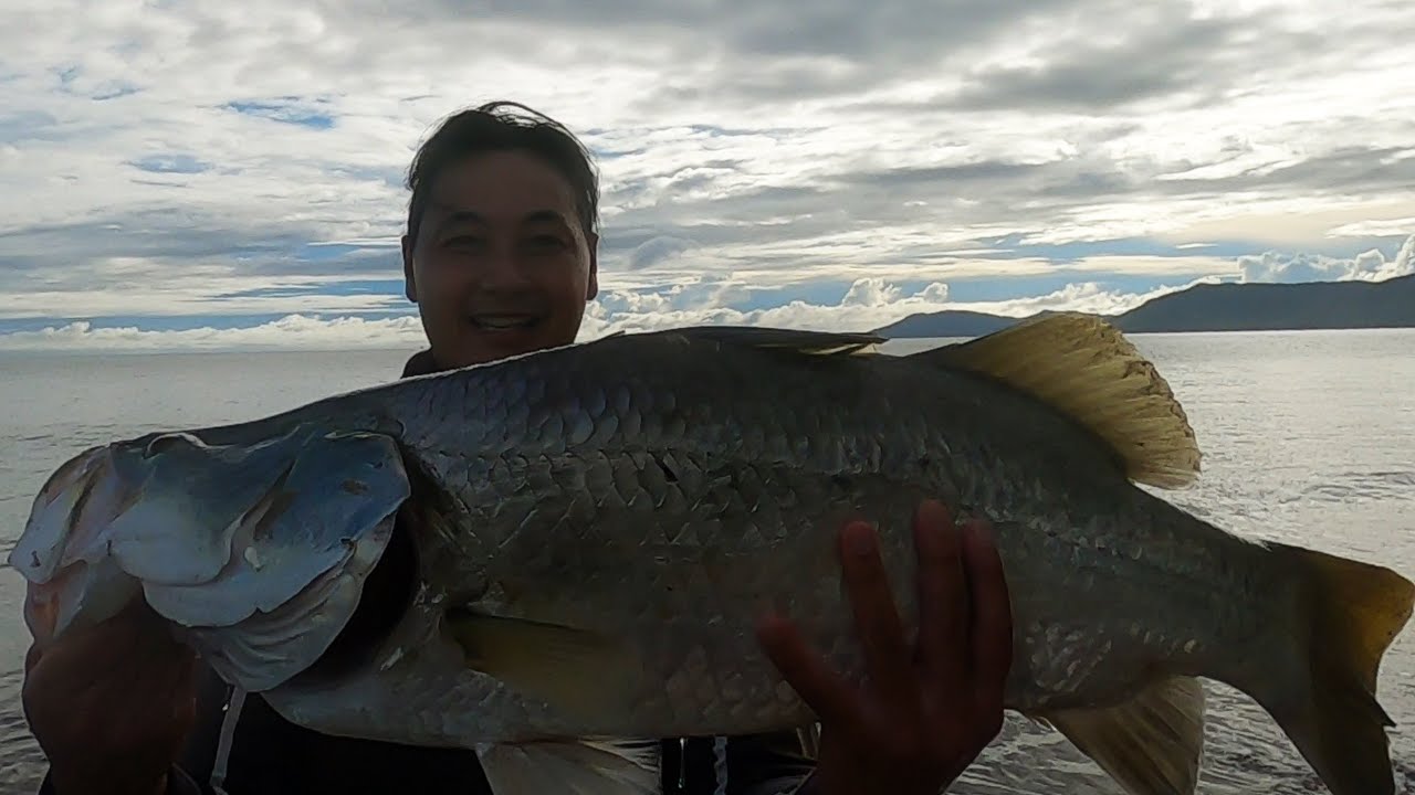 BEACH FISHING for KING SALMON after the RAIN (GOT an unexpected catch)Cairns fishing!!ep52