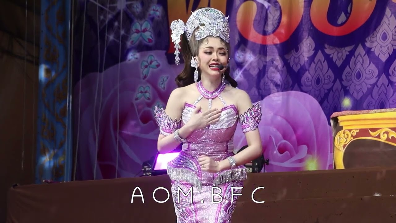 นางเอกน้ำเพชร ร้องเพลงช่วงรับรางวัลจาก พี่ๆ แม่ๆ นำมามอบให้เป็นของขวัญวันเกิด 😻💎 