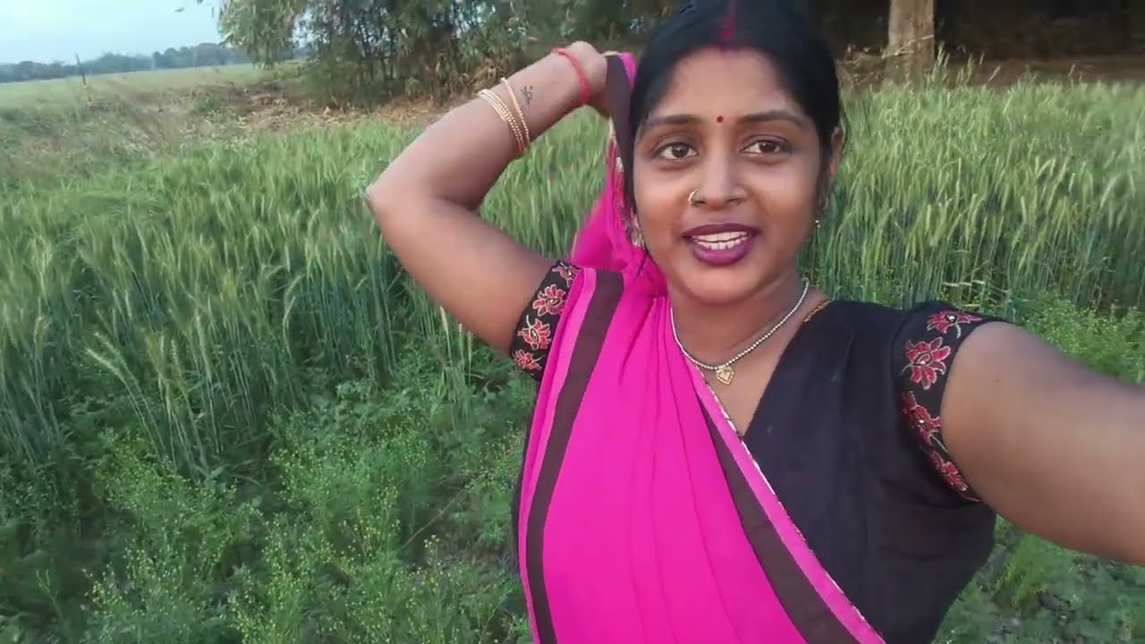 खेत से हम आगे दूसरे खेत में और कैसे लग रही हूं क्या-क्या मैंने तोड़ा है आज