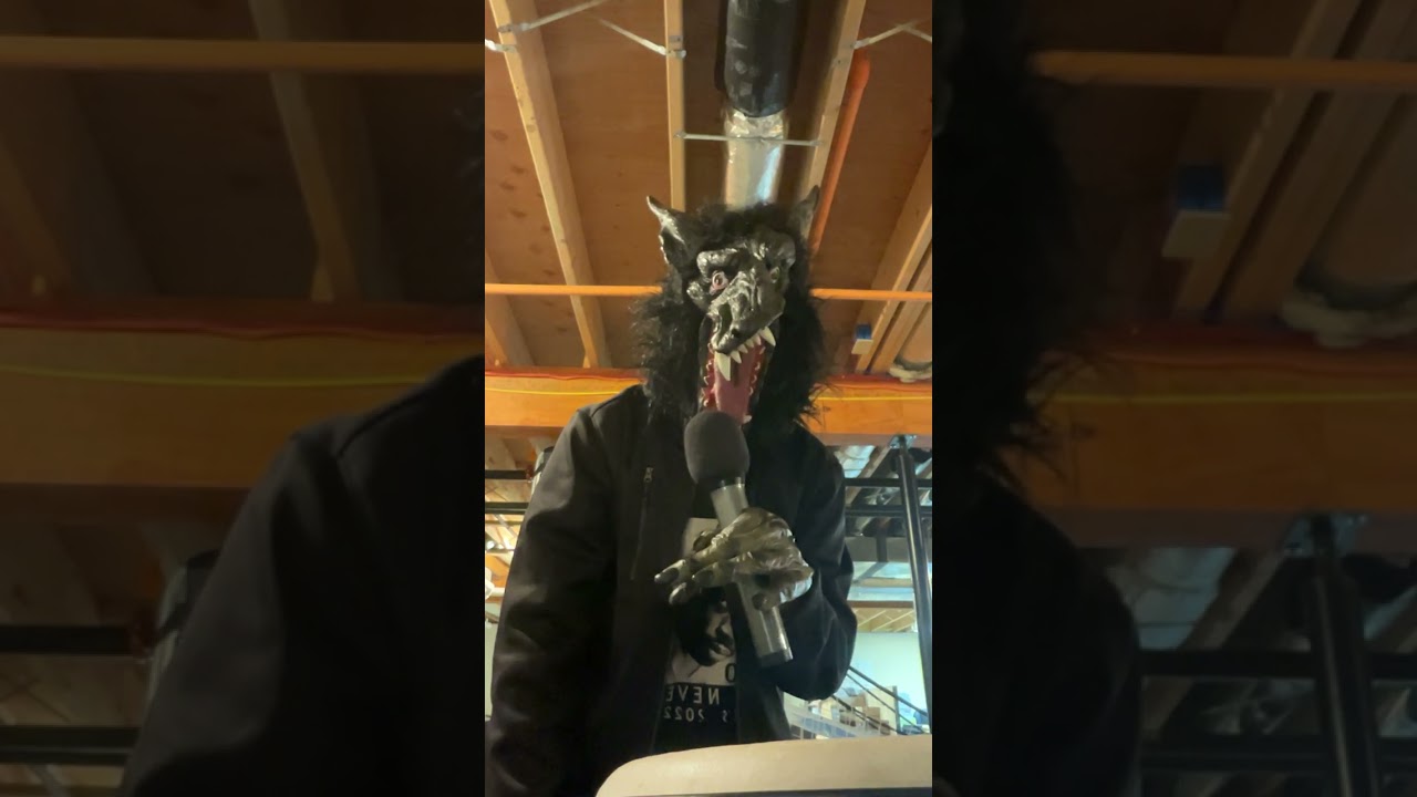 Stand-up comedy with the werewolf by the by the wolf
