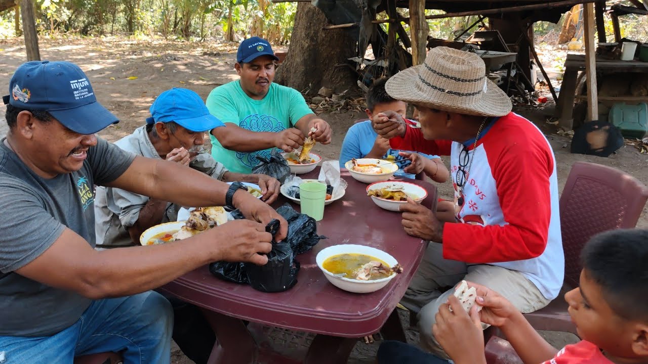 Así Quedó La Rica Sopa De Pollo Cocinada En La Isla El Cajete 