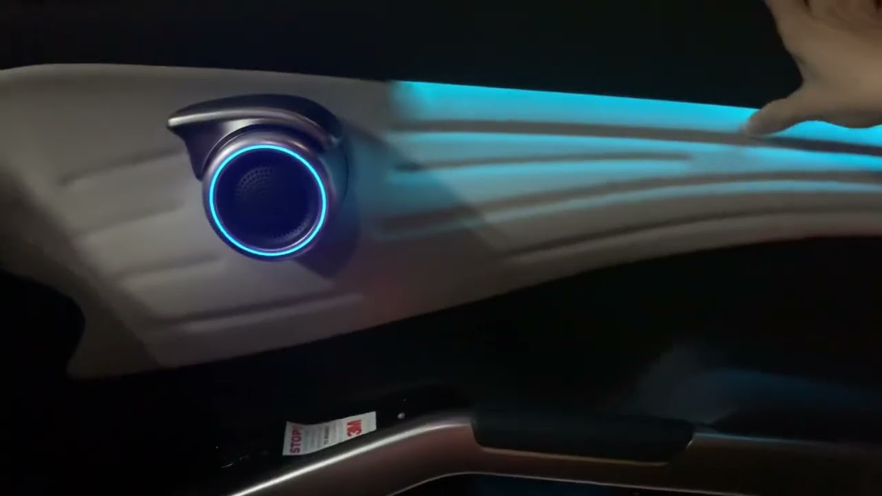 BYD electric vehicle at night (inside car) 全电动车夜间体验模式 超炫！音响也中上水平，夜间表现非常出色！