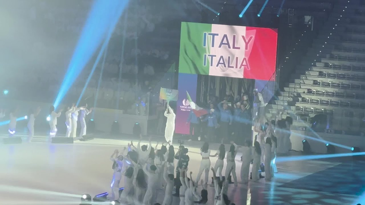 Universiadi, la delegazione azzurra sfila all'Inapli Arena per la cerimonia di apertura