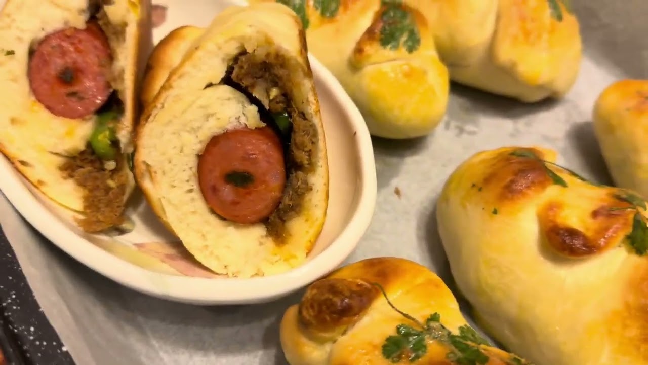 Banh mi xuc xich Thit ham ot Serrano cung lam cho gia dinh an sang 