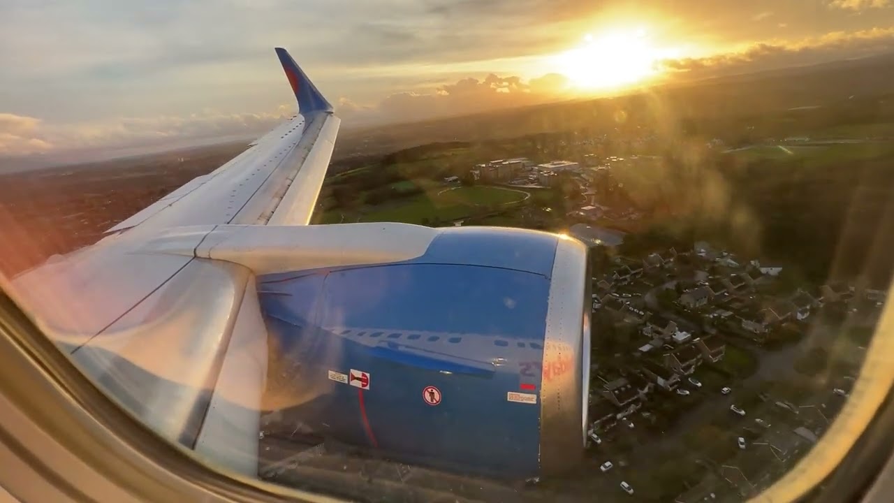 G-GDFN,Jet2 B737-300 Landing at Leeds Bradford Airport.