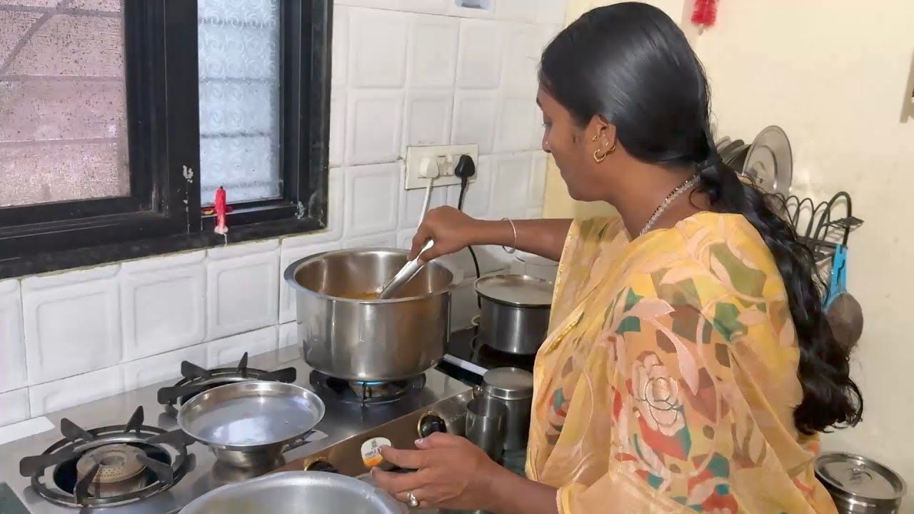 आजींसाठी बनवली पुरणपोळी आणि आमटी