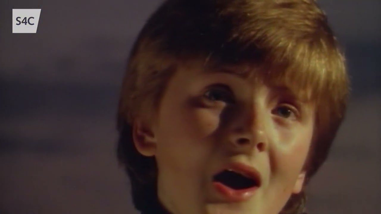 Aled Jones (treble & baritone) - Lloyd Webber Pie Jesu duet at Llangollen 2022