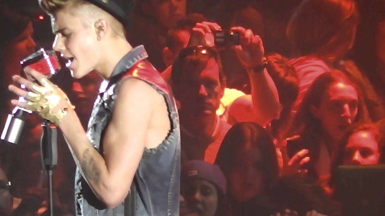 Justin Bieber - Die in your arms & Out of town girl  - Believe Tour Barcelona