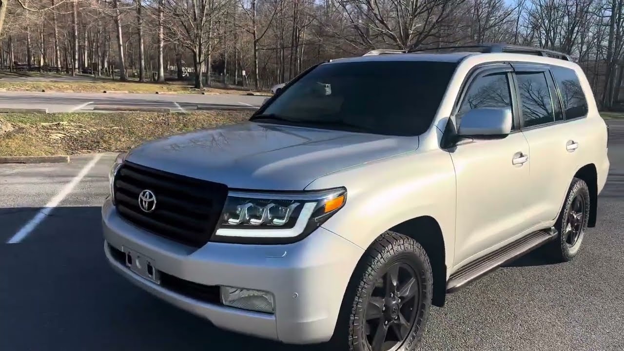 2008 Toyota Land Cruiser 200 series with rolls Royce star headliner and ambient lighting
