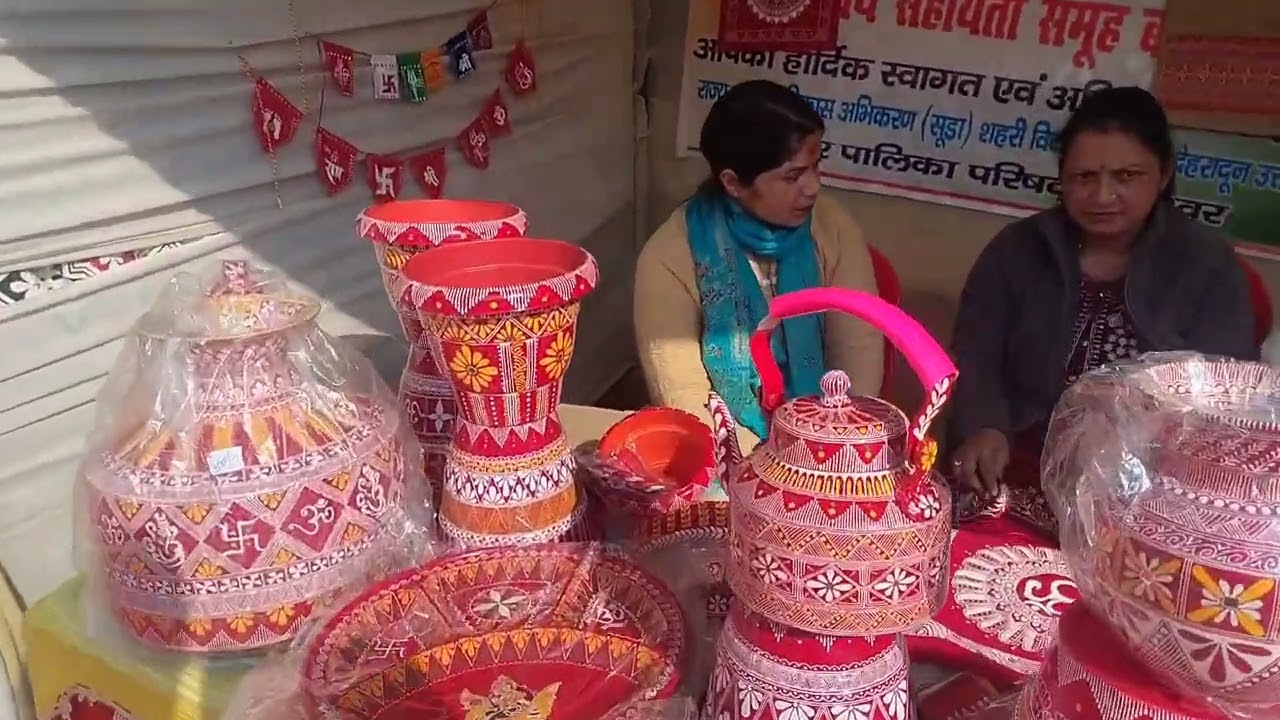 Hum aaj numaish gumne gaye. Bot item dekhne ko mila👍🤭