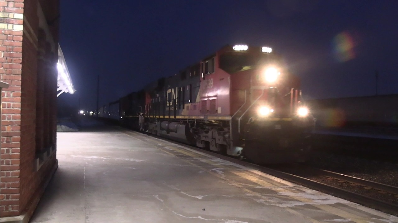 CN M301 Manifest Train CN 2899 & CN 5755 Locomotives Sarnia Ontario