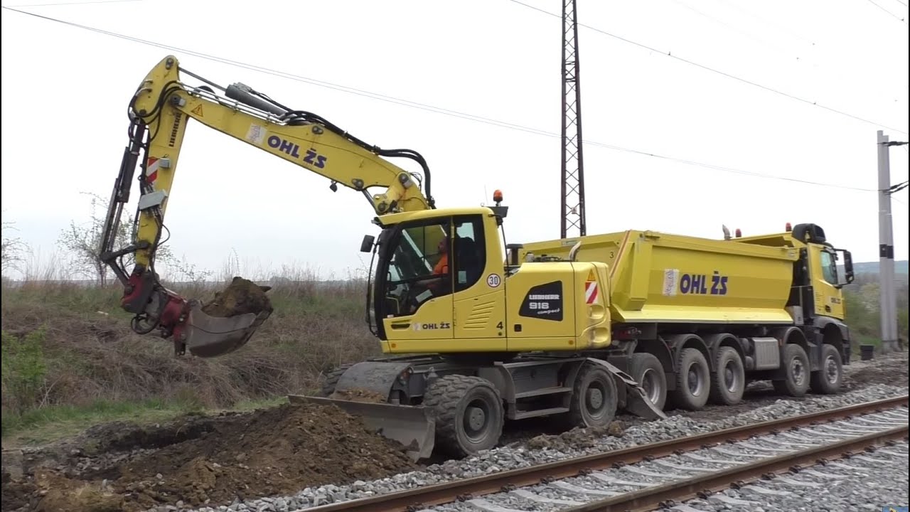 Liebherr 918 and Mercedes Arocs 10x6