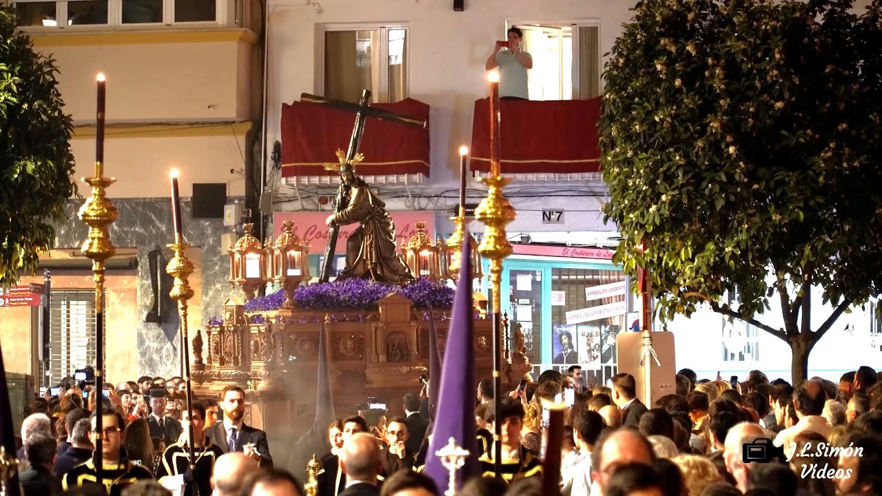 (4K) CRISTO DE LA CORONA en la calle Entre Carceles 2024 |Viernes de Dolore  #ssantasevilla24