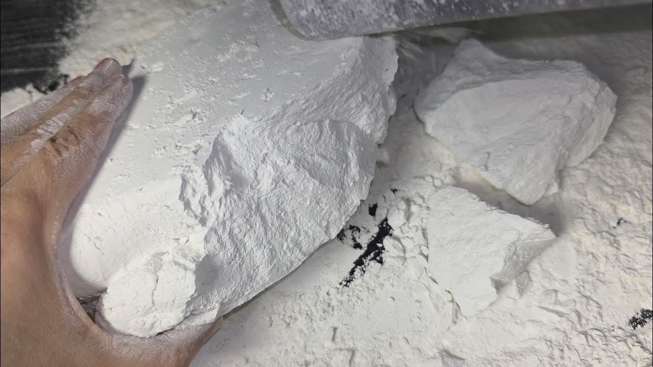 Gym Chalk ASMR Chalk Crushing jumbo Chalk Crushing with rolling pin #gymchalkasmr #chalk #notalking 
