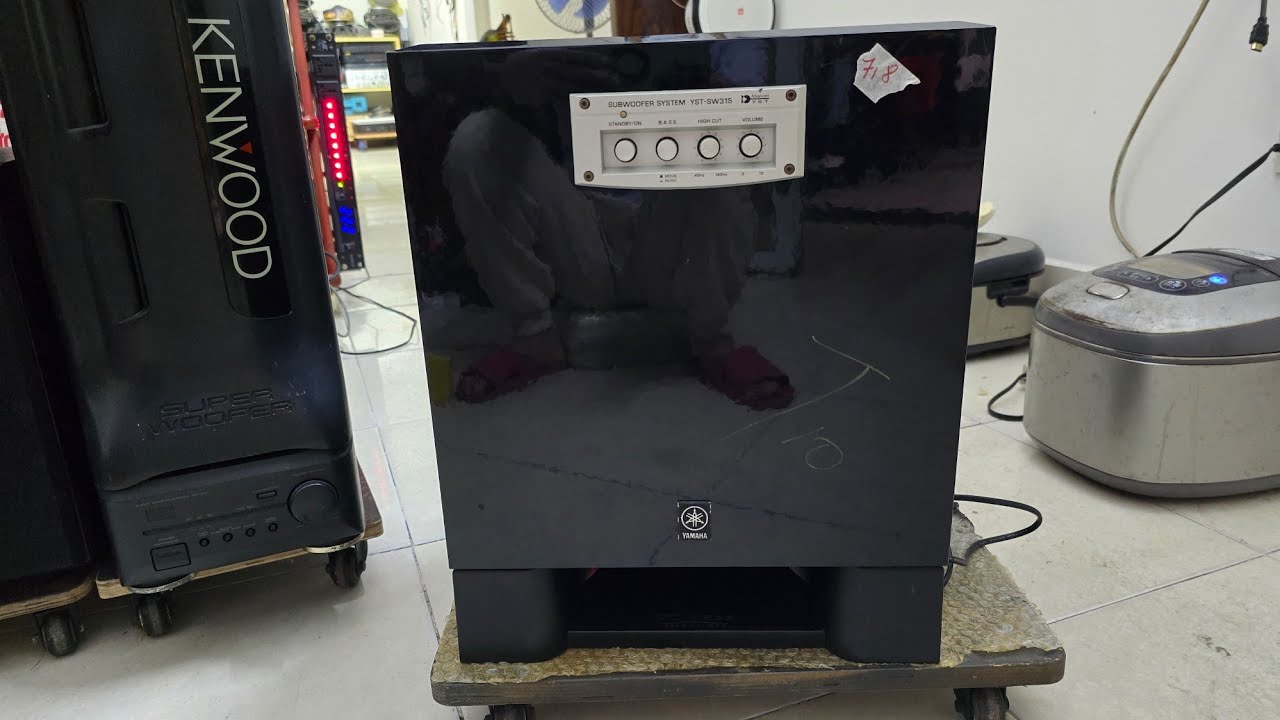 sub yamaha sw 315 bát 26 cm .rất mới .tiếng chắc nịch ..madein Indonesia giá 7800 k .lh 0383047222