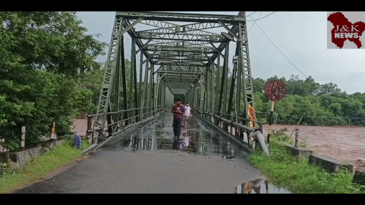 AKHNOOR BRIDGE HIGH ALERT ⚠️ #jammu #news #jammukashmir #akhnoor #chenabriver #flood 