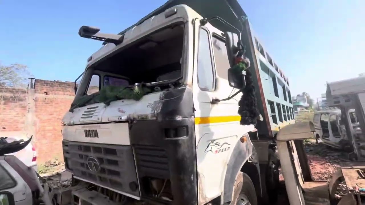 Tata Hyva left side accident