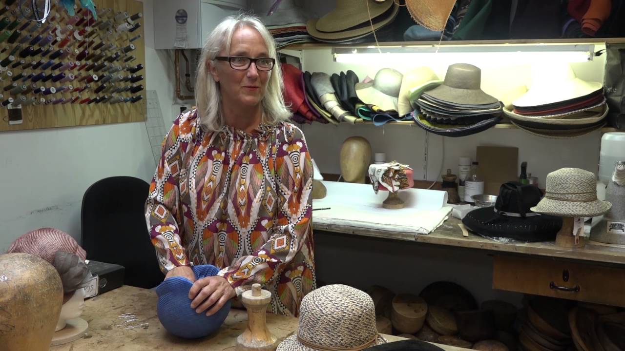 Zwischen Tradition und Gegenwart: Wie eine Modistin das Hutmacherhandwerk am Leben erhält