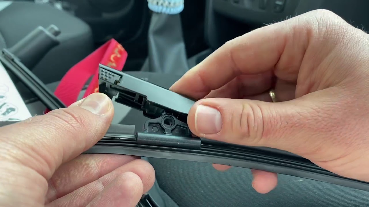 How to replace the front wind shield wipers - Wiper Blades replacement Dacia Sandero DIY