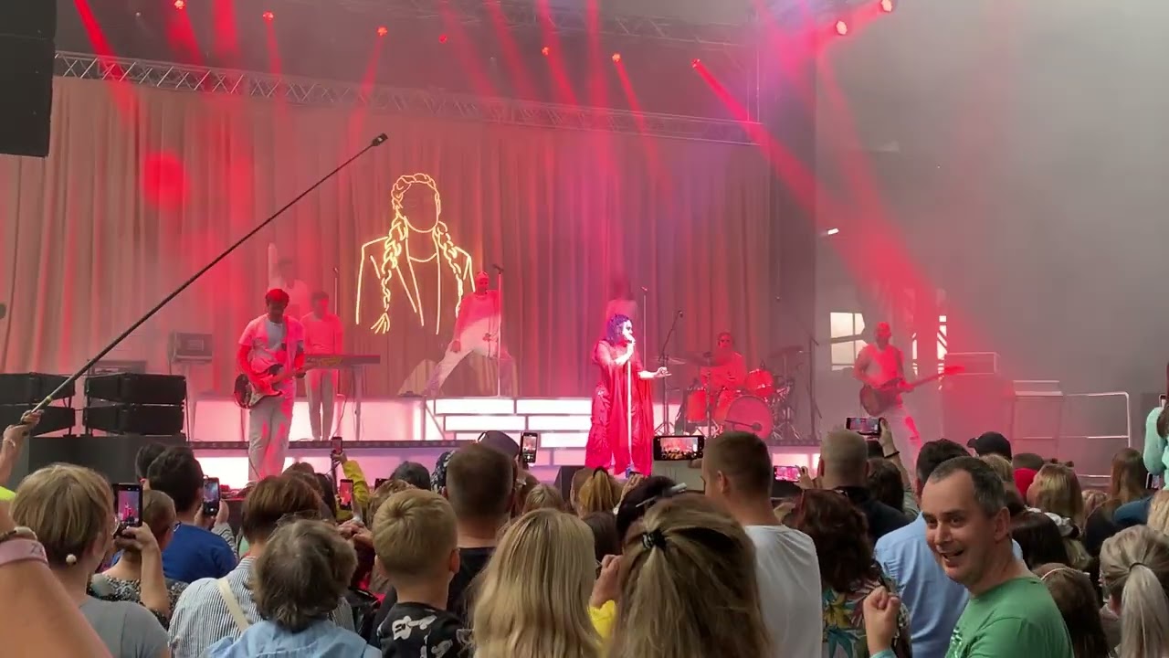 Ewa Farna - Uvod, Tělo, Na ostří nože (Ostrava, Den rodin s otevřeným srdcem, 23.09.2023)