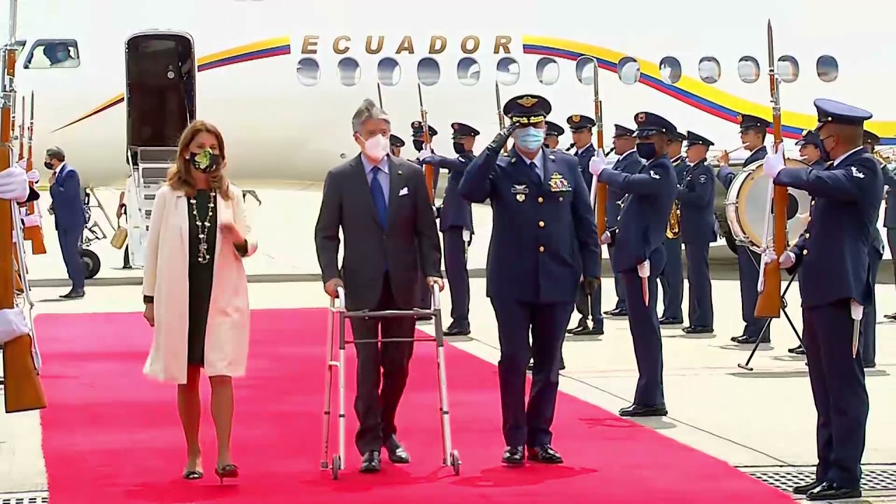 Reel llegada y honores militares al Presidente de Ecuador, Guillermo Lasso