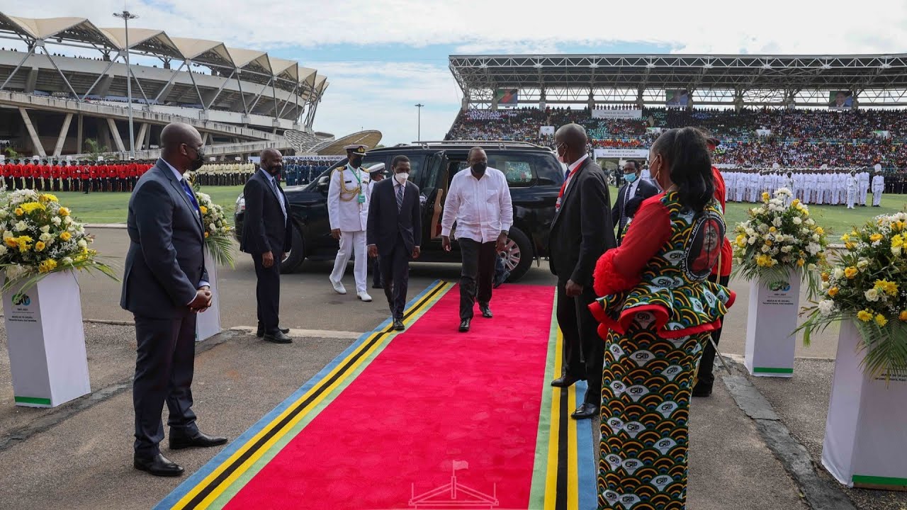 PRESIDENT UHURU ARRIVES AT UHURU STADIUM, DAR ES SALAAM FOR TZ'S 60TH INDEPENDENCE DAY CELEBRATIONS!