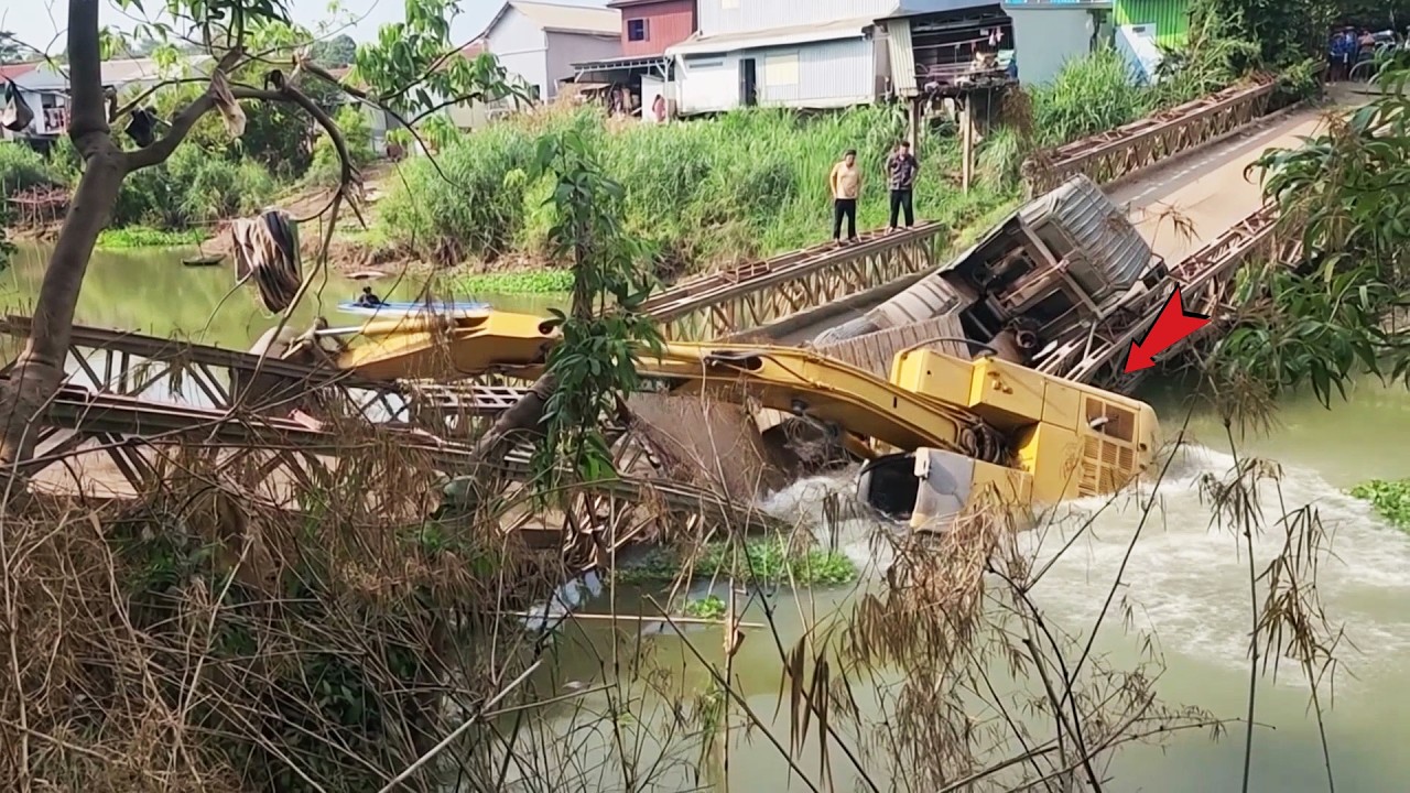 OH NO! TOO HEAVY! Bridge Suddenly Collapses Under Excavator & Truck – Dangerous Rescue Moment!