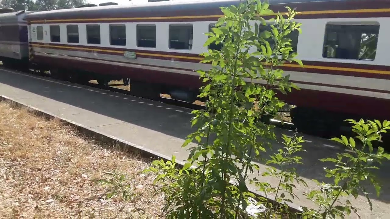 ขบวน 926 เข้าสู่ป้ายหยุดรถเขื่อนป่าสัก
