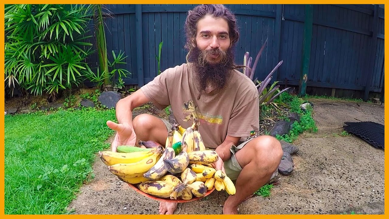 TASTING THE MANY BANANA VARIETIES IN TROPICAL CAIRNS AUSTRALIA