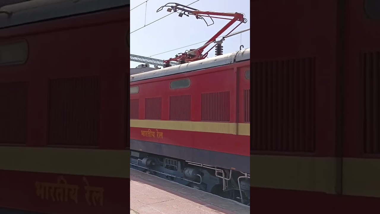 22810 VTA WAP4 Locomotive With 19205 Bhavnagar - Mahuva Express #shortsfeed #shorts