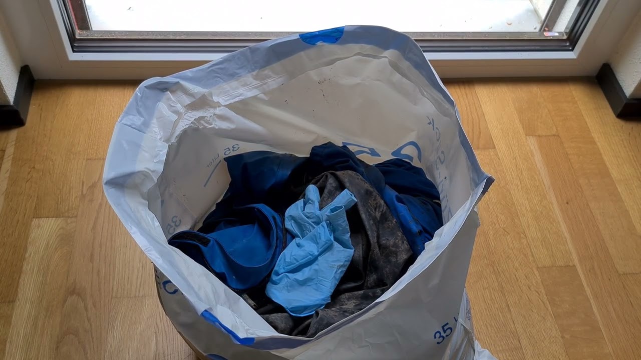 Dreckige Matschsachen entsorgt