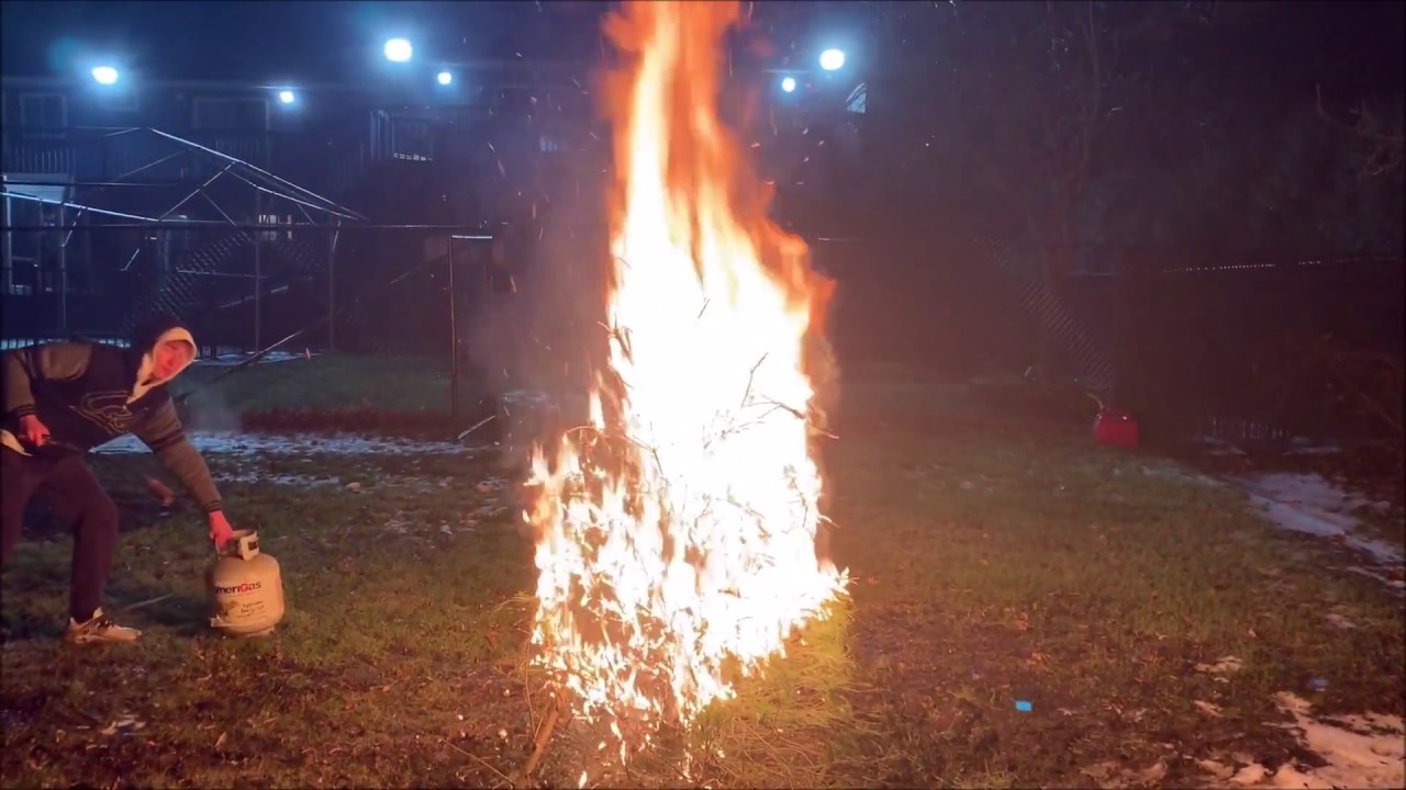 CHRISTMAS RAGE - DESTROYING and BURNING DOWN the Christmas Tree!!!