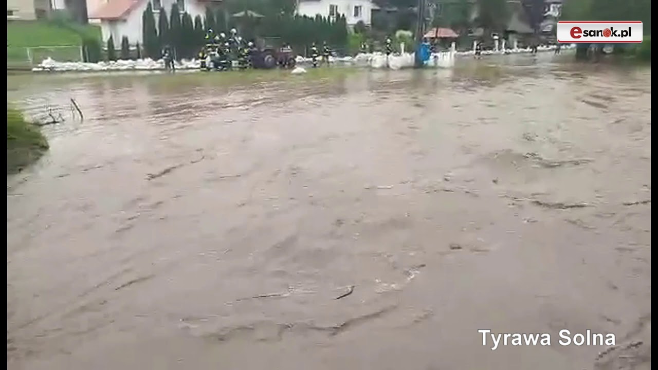 Podtopione domy w Tyrawie Solnej (VIDEO, FOTO)
