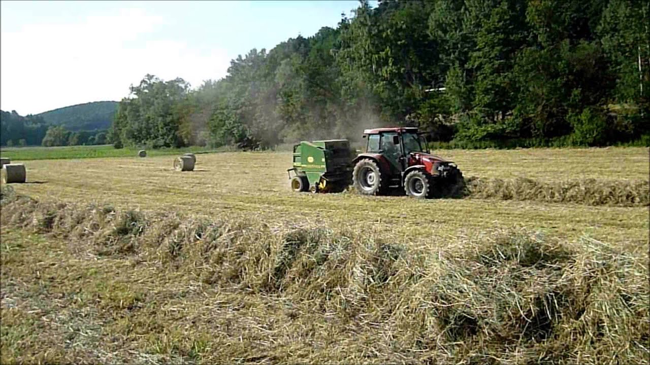Heuernte 2013 Rundballenpressen mit Case Jxu 115 und John Deere 575