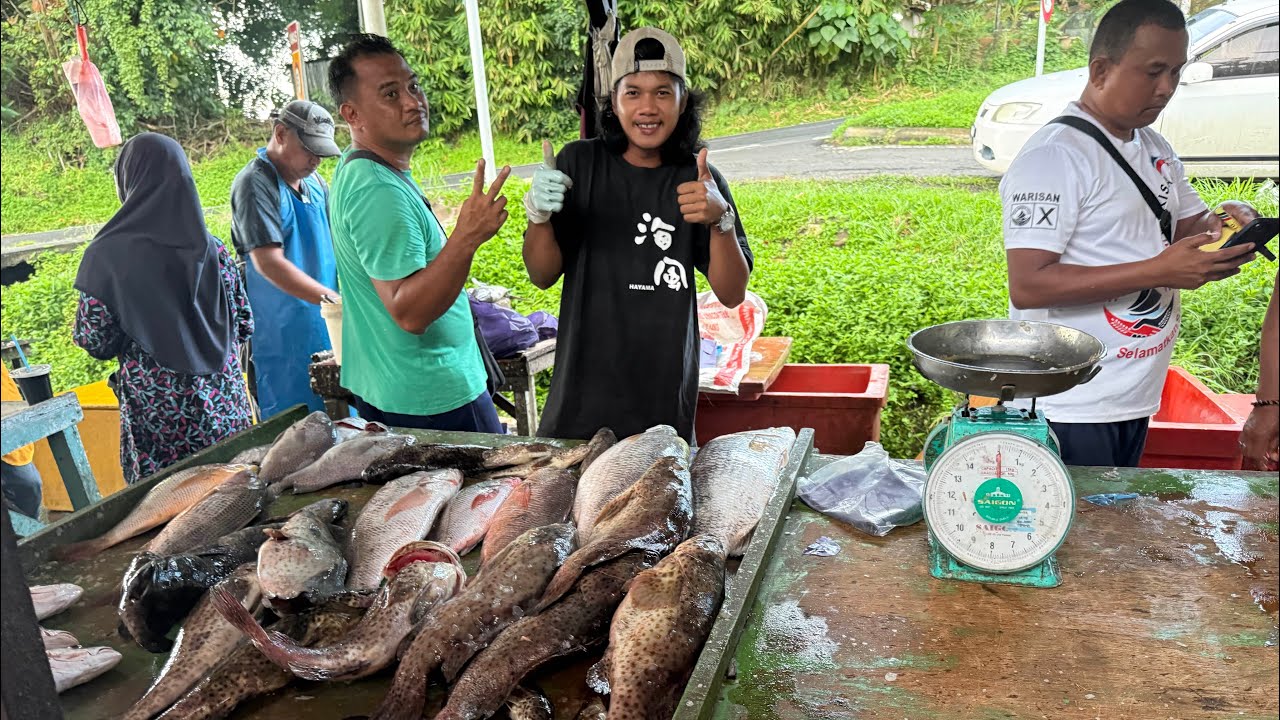 Jalan-jalan cari ikan fresh - Pasar Ikan | 4K #streetfood #malaysia #ikan 